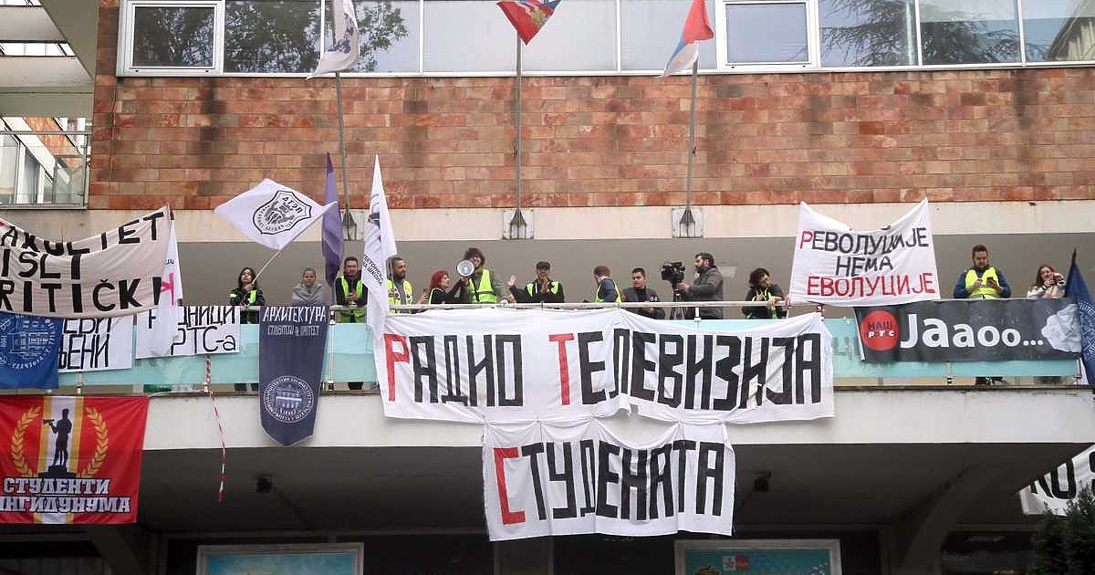 Четвърти ден продължава блокадата на сградите на обществената медия в