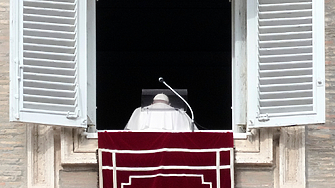 Държавни глави премиери монарси и 130 чужди делегации са потвърдили