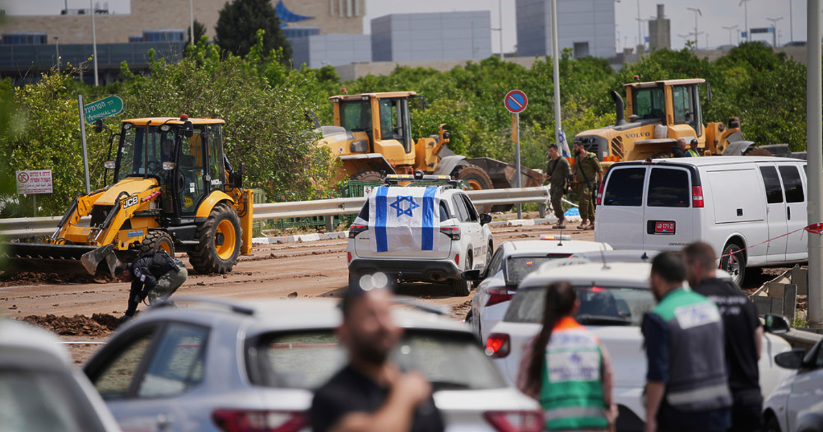 Ракета удари летището в Тел Авив и го извади временно