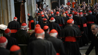 Във Ватикана всичко е готово за началото днес на конклава