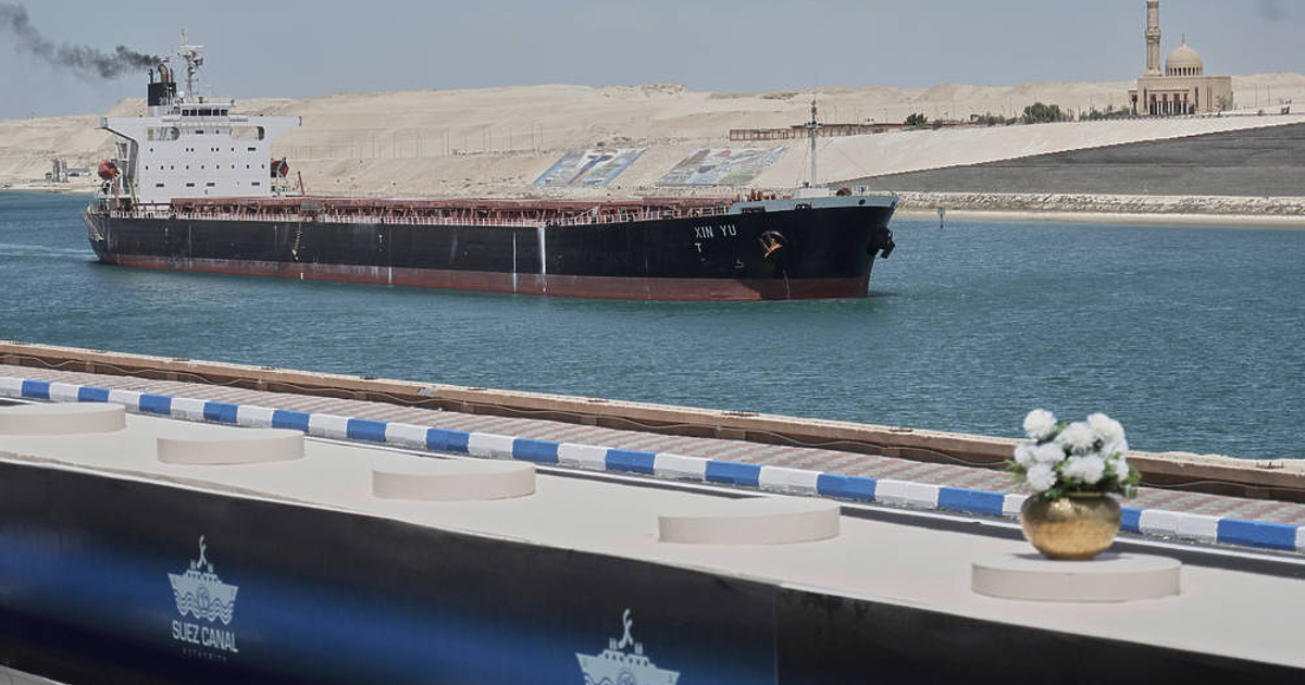 Искането на Доналд Тръмп американските кораби да минават през Суецкия