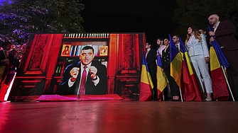 Националистът Симион убедително води след първия тур на президентските избори