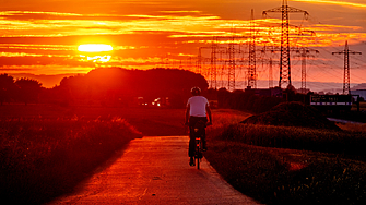 33 годишен шофьор блъснал 13 годишно момче с велосипед на междуселски път в