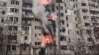 Анна Гин е журналистка и писателка живее в украинския град Харкив