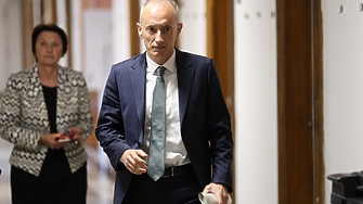 Началните учители са тези които трябва да започнат да преподават