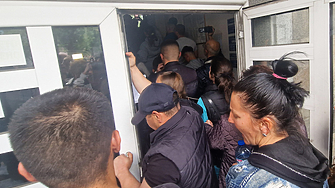 Шумно задържаният с тежковъоръжени полицаи като особено опасен престъпник директор на