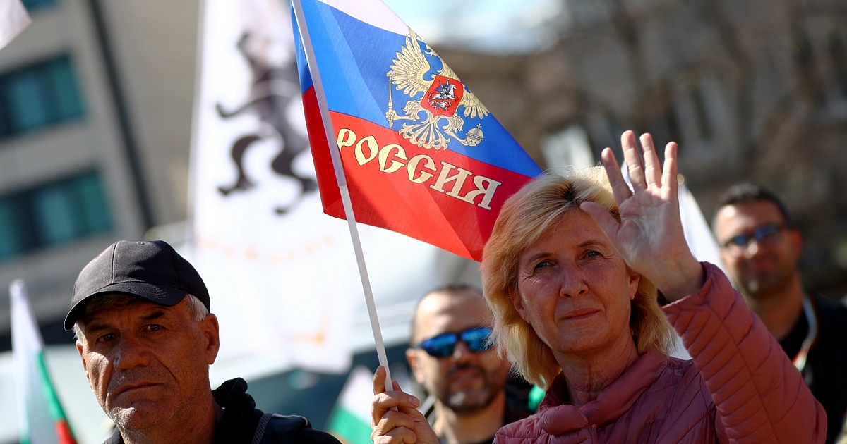 1) Ясно е, че от “Възраждане водят активна политика за