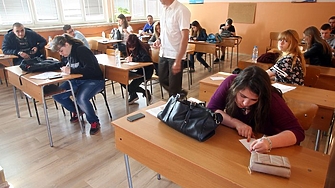 Зрелостниците и квесторите им които ги чака матура на 21 и 23