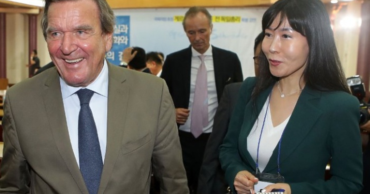 Бившият германски канцлер Герхард Шрьодер остана без парите си, платени