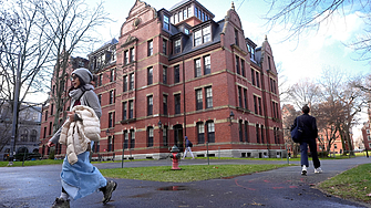 В четвъртък администрацията на Доналд Тръмп забрани на Харвард да