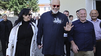 Социалистическата партия на премиера на Албания Еди Рама води убедително на