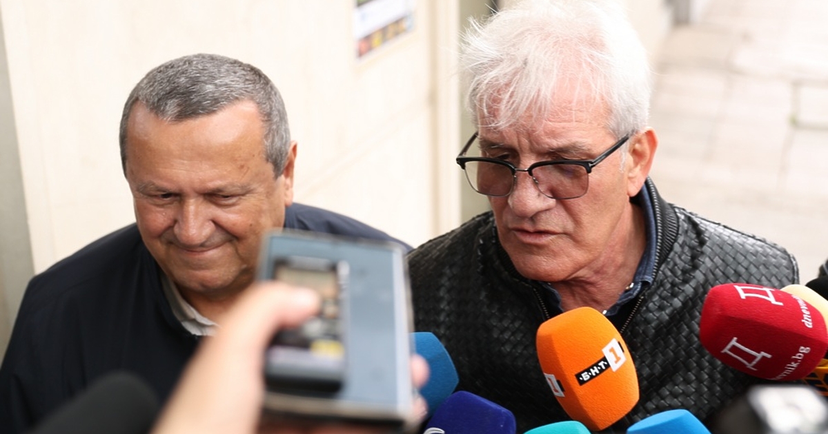 Обединение няма и не може да има! Има просто една