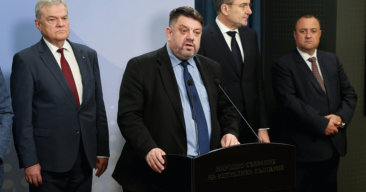 Дори БСП – партията, която издигна Румен Радев за президент,