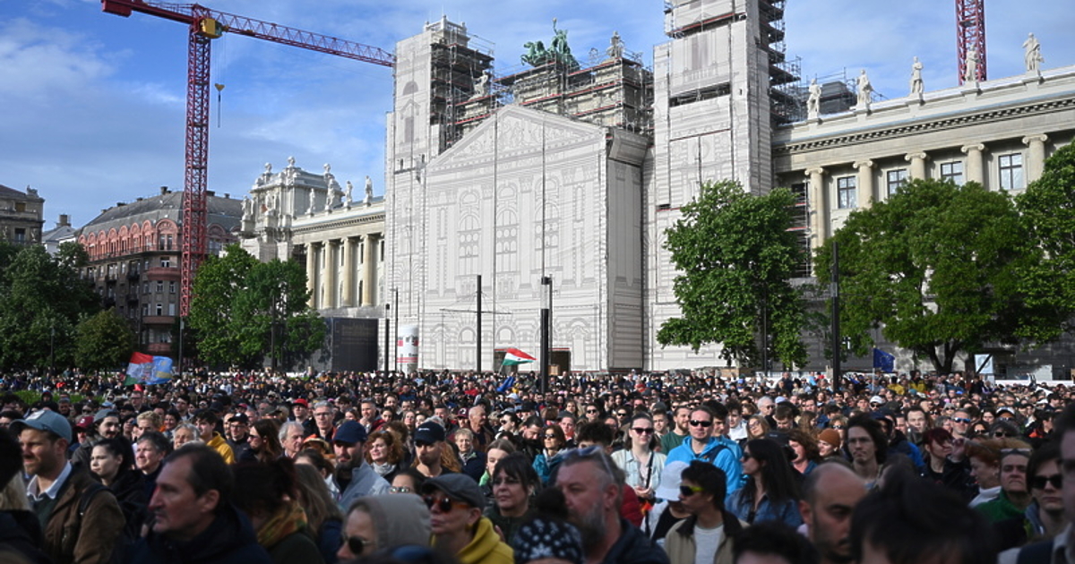 В Будапеща десет хиляди души протестираха вчера срещу законопроект  за
