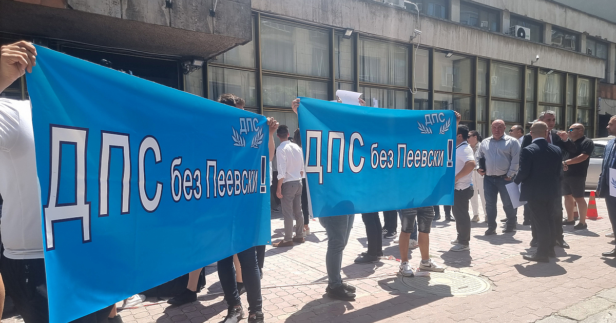 Областният управител на София гони хората на Доган от централата