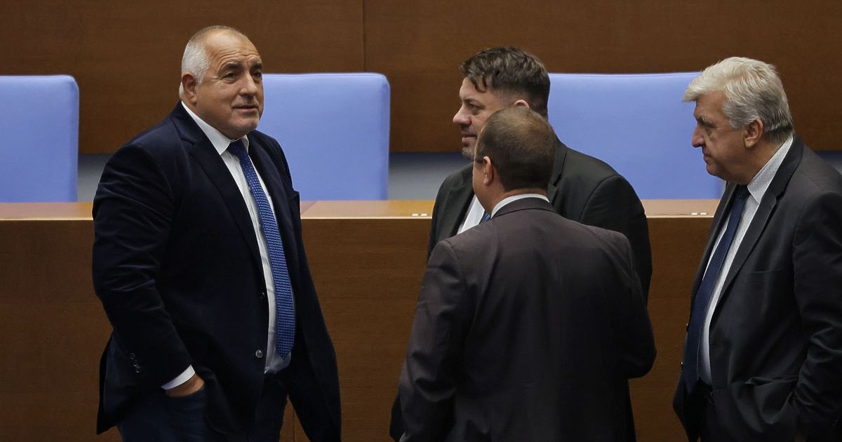 10-ият ден на май бе белязан от продължаващия политически трус,