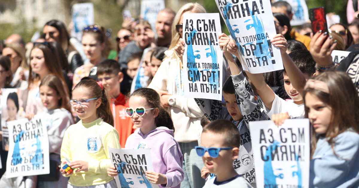 Водачът, помел малката Сияна Попова (12 г.) край Телиш, отива