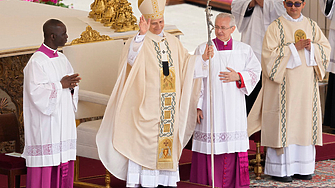 Във Ватикана се проведе тържествената церемония по интронизацията на папа Лъв