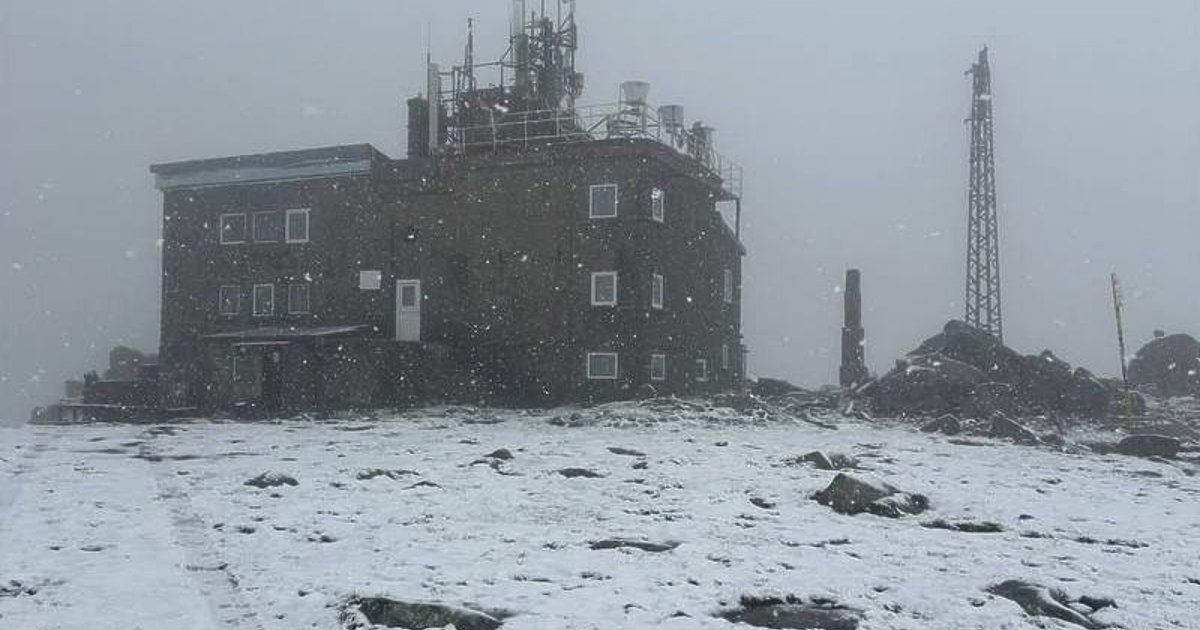 Истинска зима е във високата част на Витоша, съобщава БНТ. Сняг