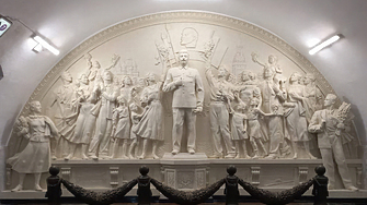 Властите в Москва възстановиха барелеф на диктатора Йосиф Висарионович Сталин