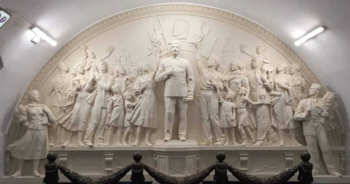 Властите в Москва възстановиха барелеф на диктатора Йосиф Висарионович Сталин