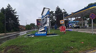 БНТ публикува видео от което се вижда как ТИР фучащ