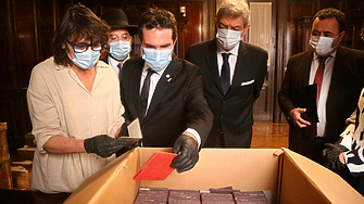 В мазето на Върховния съд на Аржентина бяха открити кашони