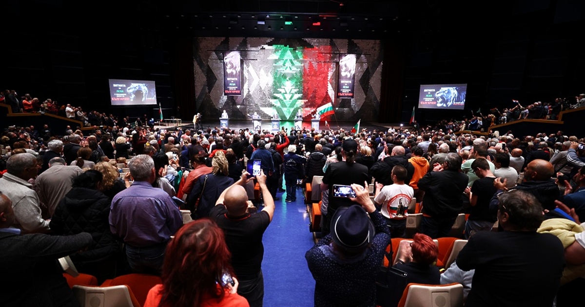 Народното събрание, препълнило зала 1 на НДК, която има 3380