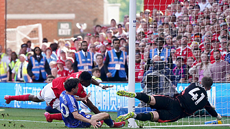 Нападателят на Нотингам Тайво Авонии претърпя спешна операция снощи след