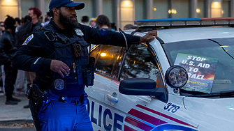 Двама служители на израелското посолство във Вашингтон бяха застреляни снощи