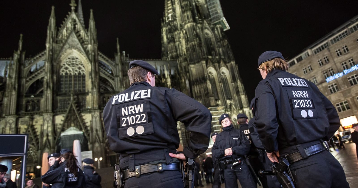 Милионният германски град Кьолн е в извънредно положение. Три бомби