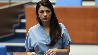 Депутатката от ПП ДБ Лена Бориславова е осъдила Слави Трифонов на