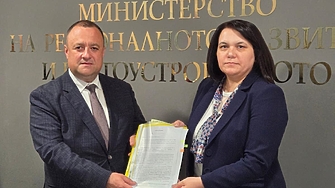 Два дни след като и кметицата на Момчилград позира за