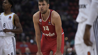 Българският баскетболен национал и състезател на гръцкия Олимпиакос Александър Везенков