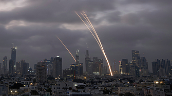 Израел продължава нападенията срещу цели в Иран Според говорител на