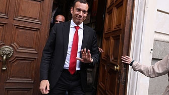 Правенето на мнозинство в София изисква разговори с хора извън общинския