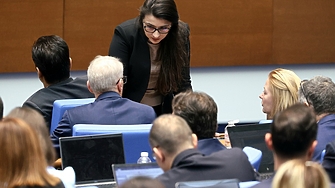 Замисленият от Продължаваме промяната  вот на недоверие срещу правителството е пълна