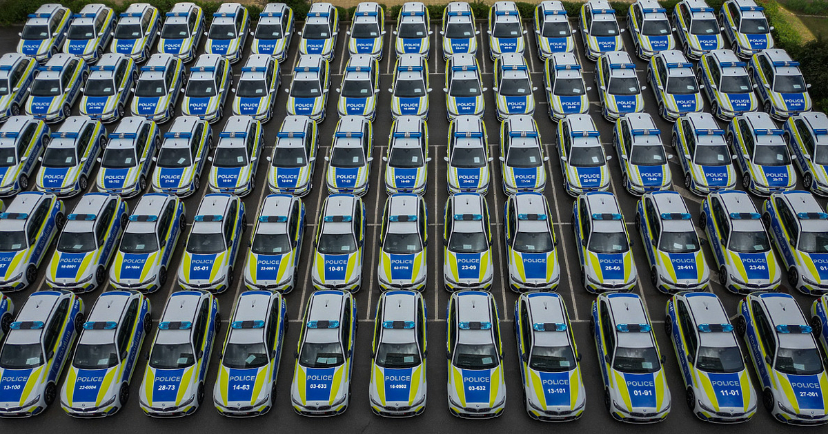 Две частни лица, горди притежатели на ламборгини и ферари, летят