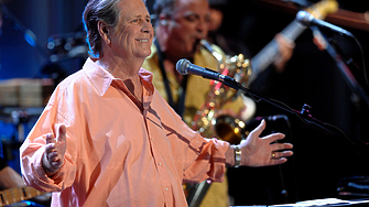 Съоснователят на група Бийч бойс Брайън Уилсън почина на 82 годишна възраст