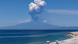 Вулканът Етна на остров Сицилия изригна отново предаде ДПА цитирана