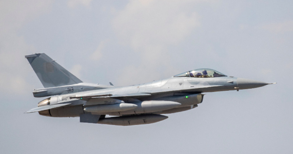 Вторият самолет F-16 Block 70 пристигна в неделя в България, съобщиха