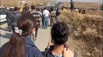 Раздробените опозиционни групи извън Иран смятат че техният момент може би