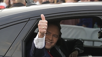 Консервативният националист Карол Навроцки спечели президентските избори в Полша Победата му може