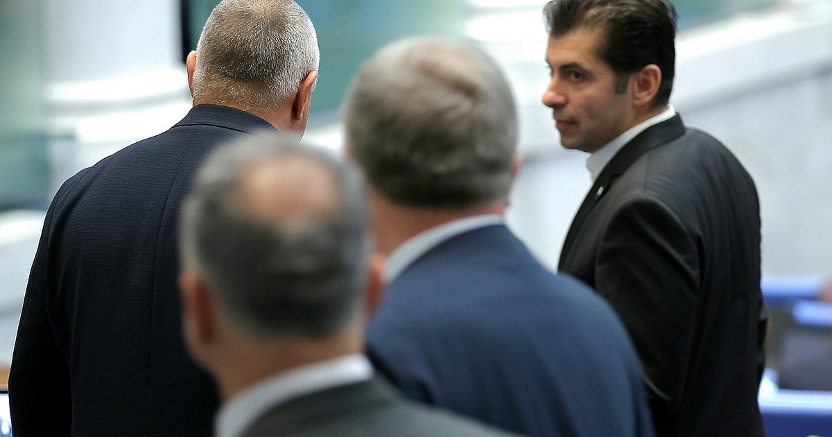 От Продължаваме промяната готвили план Барбароса за невлизане в еврото,