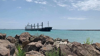 Блокирано е движението за големите плавателни съдове в района на