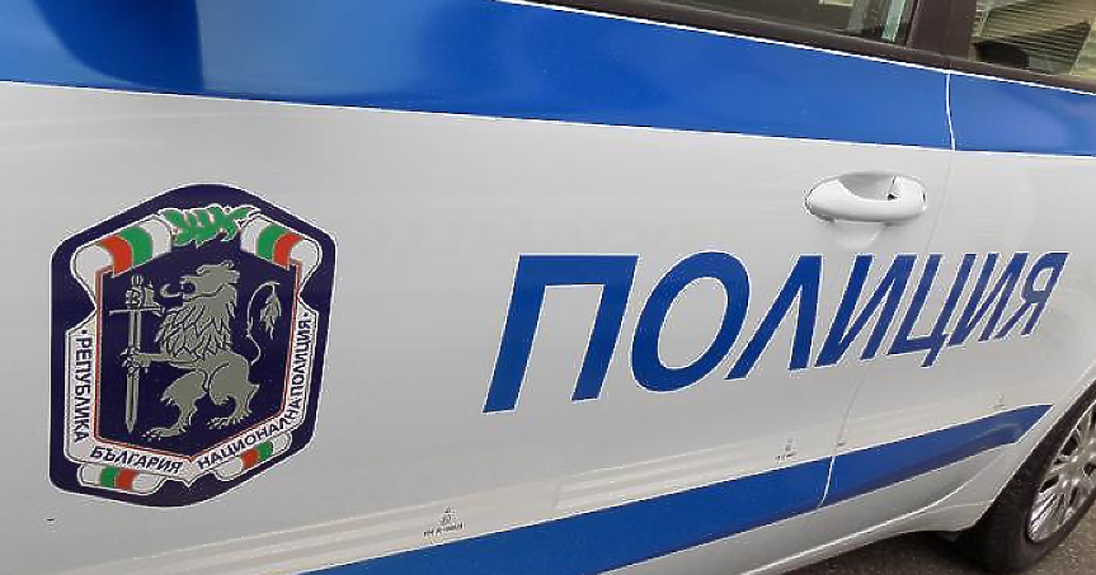 Служители на СДВР са задържали три момчета - на 15,