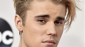 Джъстин Бийбър изненада почитателите си като издаде седмия си студиен