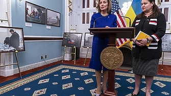 Президентът на Украйна Володимир Зеленски се е съгласил да смени