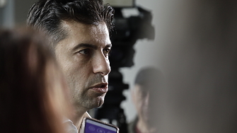 Разнопосочни политически реакции и множество коментари в социалните мрежи от