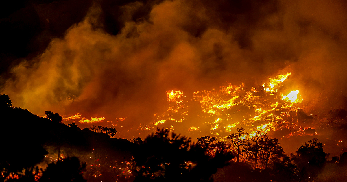 Пожарът на остров Крит е извън контрол. Той избухна на